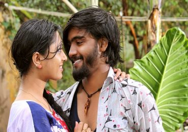 Theru Naaigal Tamil Movie Review