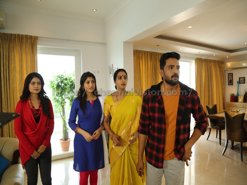 Sakka Podu Podu Raja Movie Stills 1