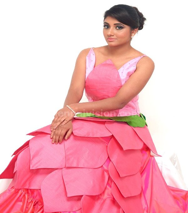 actress adhiti stills