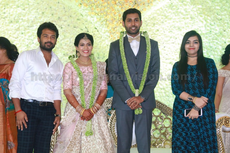 AadhavWedsVinodhnie Reception Images