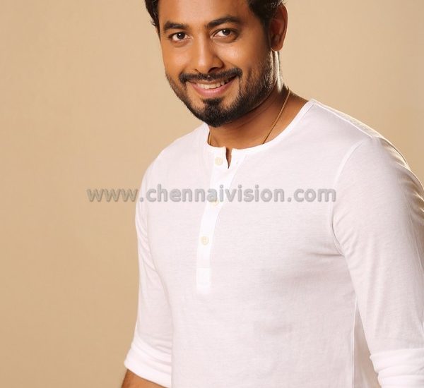 Actor Aari Photos