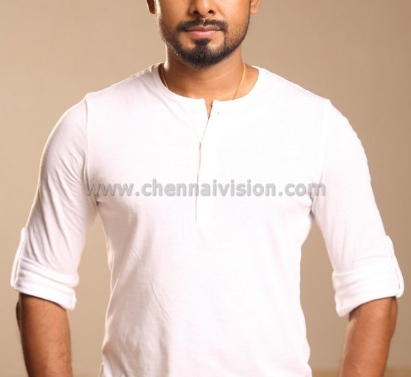 Actor Aari Photos