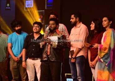 Trendloud & Shivdreamz – Desi Awards 2017