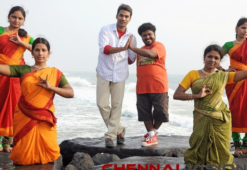 "Enga Kaatula Mazhai" Tamil Movie Photos