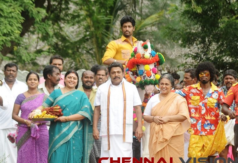 Maniyar Kudambam Tamil Movie Photos