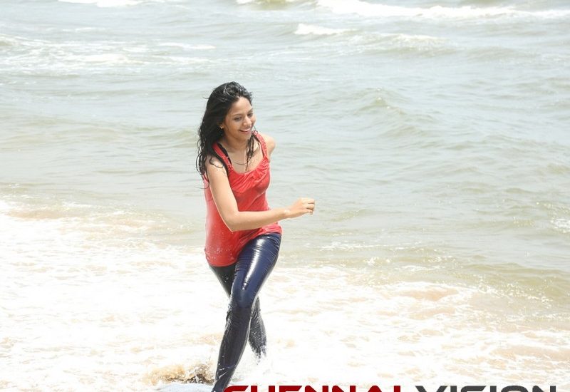 Marainthirunthu Paarkum Marmam Enna Tamil Movie Photos 4