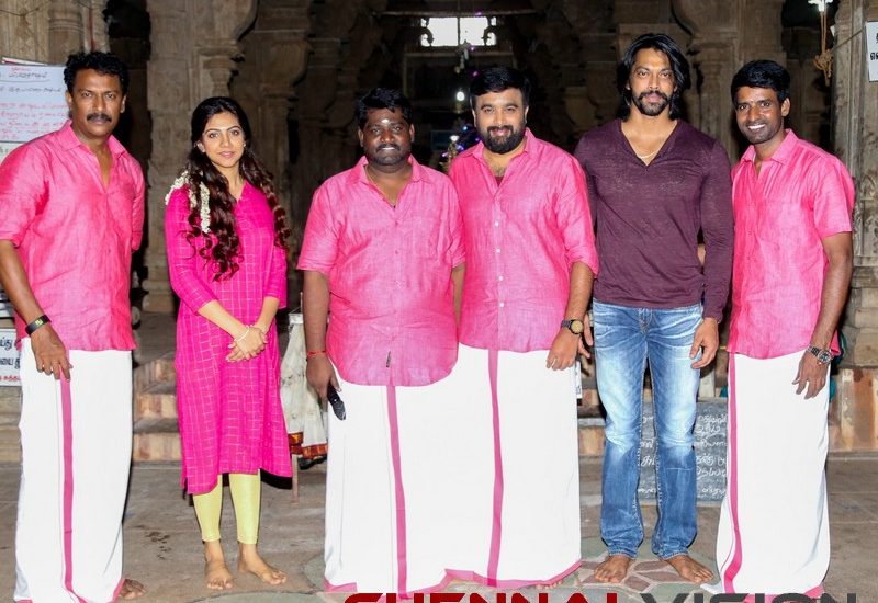 Kombu Vatcha Singamda Movie Pooja Photos 18