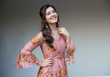 Actress Raashi Khanna latest Photos
