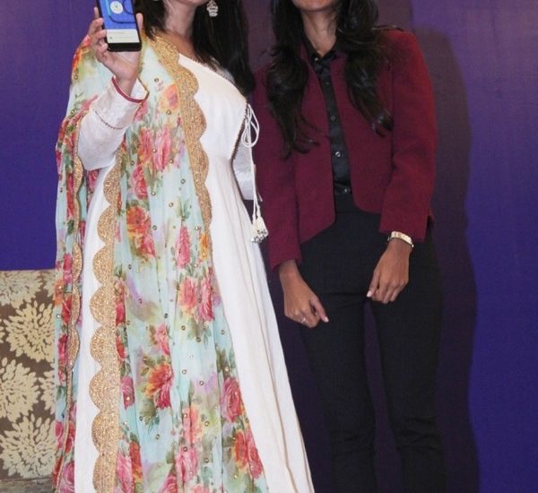 Actress Sneha launched Ryde App 6