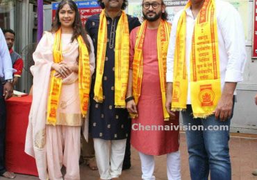 Ashutosh Gowariker & Team Panipat Launch Their First Song ‘Mard Maratha’ in Mumbai’s Siddhivinayak Mandir