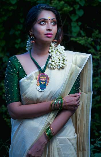 Onam festival saree | Indian bride poses, Onam outfits, Indian photoshoot