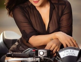 Actress Sakshi Agarwal ‘s New stylish pics Accelerates everyone’s heart beat ! 