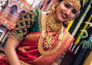 SaiDhanshika proves yet another time that she can pull any look with ease. Check out her stills in a beautiful tradition Kanchivaram Saree 