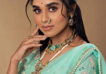 Actress #Meenakshigovindarajan makes jaws drop with her latest Photos in the beautiful saree; Take a look at the stunner