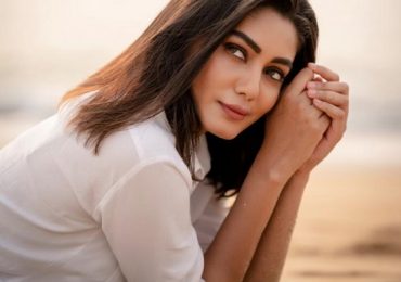 Breezy Beauty @SANAKHAN_93 rocking glamour look in white outfit