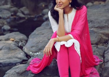 @IRiyaSuman looks classy in the casual clicks 