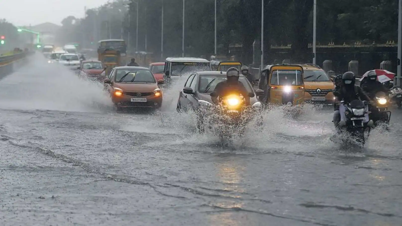 Heavy rains lash Chennai and suburb districts