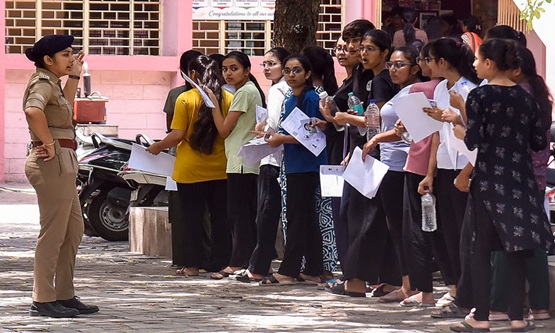 Fewer NEET candidates choosing Tamil question paper
