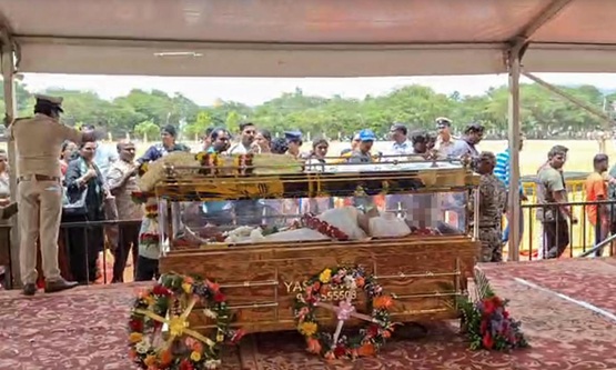 Veteran singer S. Janaki cremated with State Honours in Mysuru